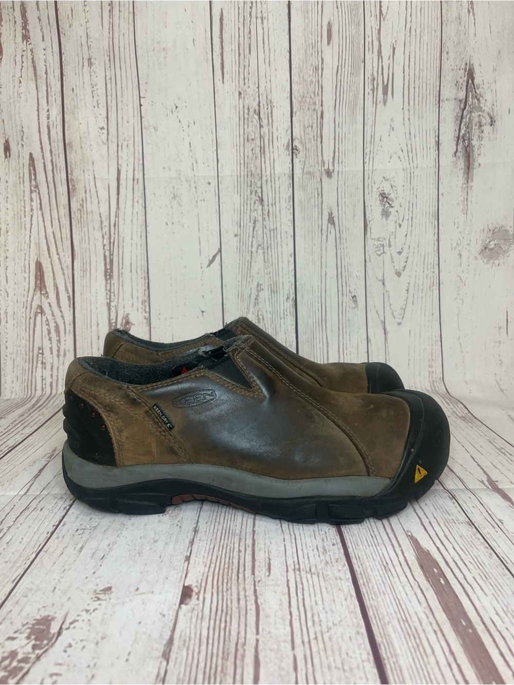 KEEN Brixen Low Insulated Waterproof Slip-on Shoes Men’s Size 9.5